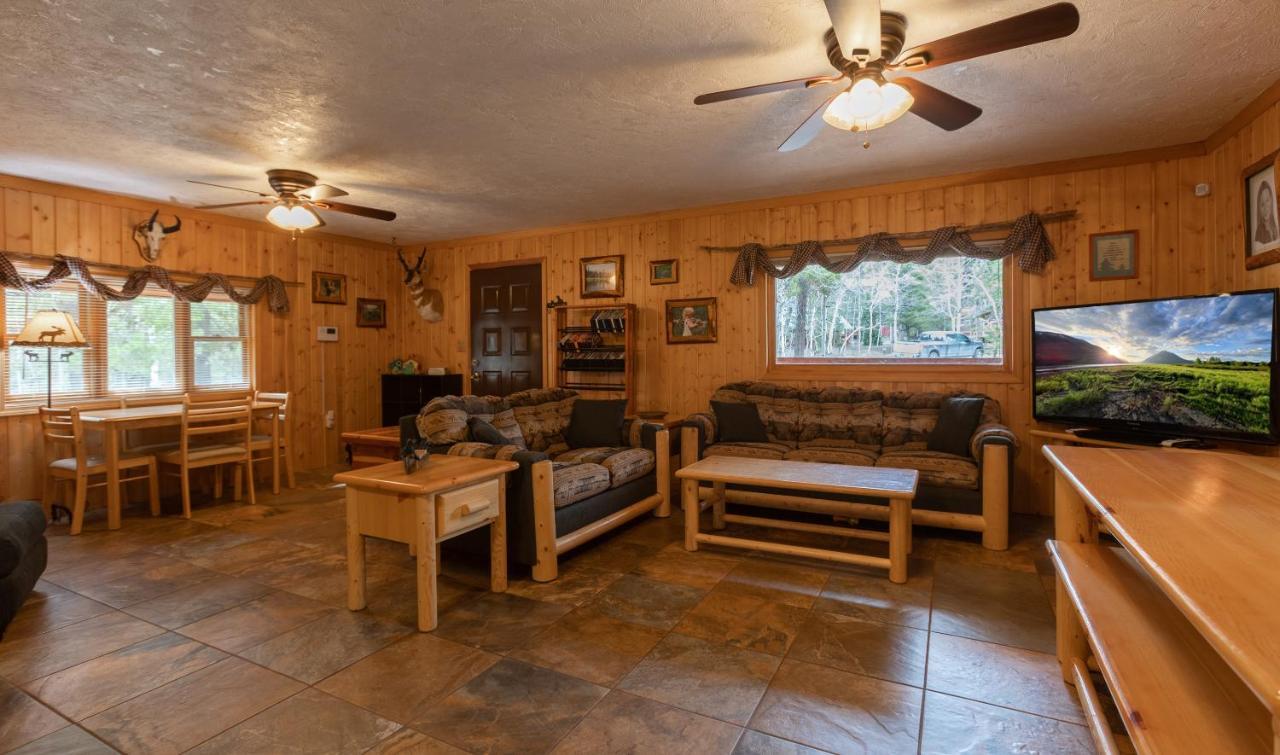 Remington Reload By Kabino Hot Tub Firepit Roku Big Yard Driveway Grill Wifi Trails Island Park Exterior photo
