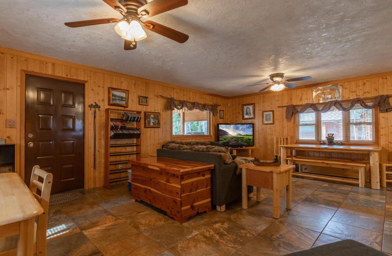 Remington Reload By Kabino Hot Tub Firepit Roku Big Yard Driveway Grill Wifi Trails Island Park Exterior photo